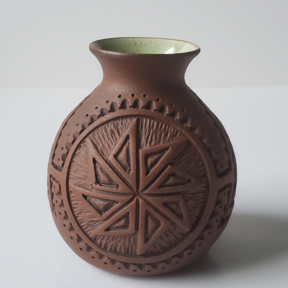 Mohawk Pottery Vase Signed with a Turtle and a Dove Vintage 1980 Six Nations EUC